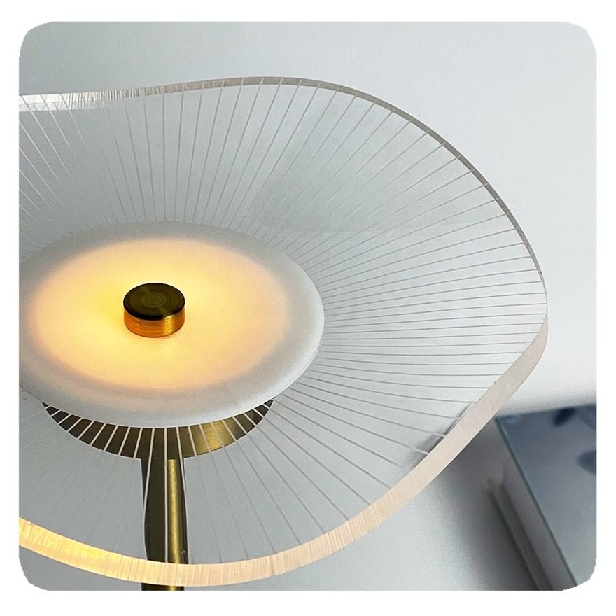 Moderne LED Table Lamp - Dimmable, Stylish Design, Energy Efficient