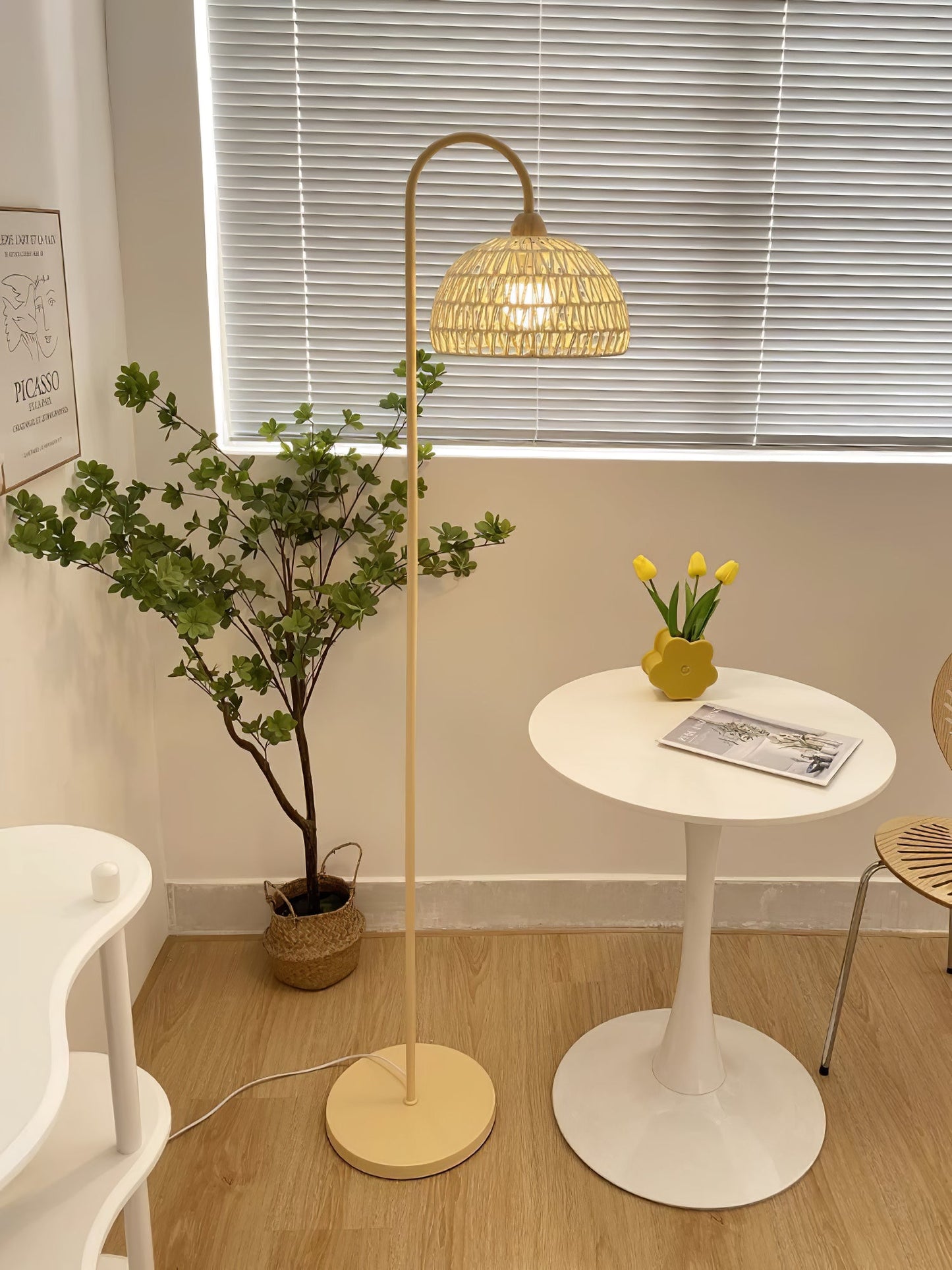 Rattan Arch Floor Lamp - Stylish Beige Indoor Lighting