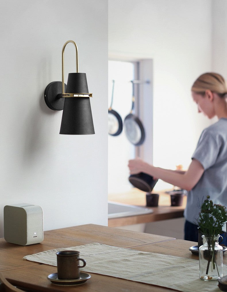 Gilbert – Modern Wall Lamp with Sleek Matte Finish