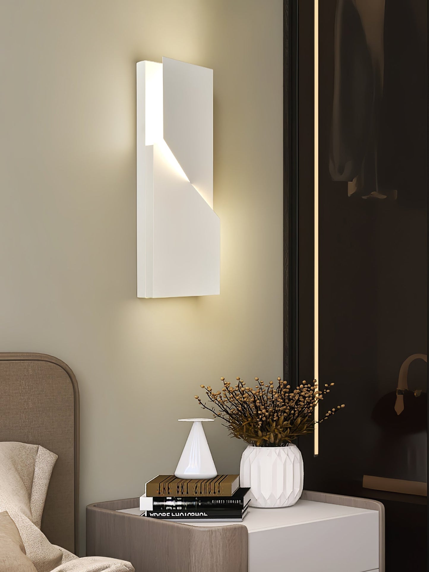 Shadows Grand Plug-in Sconce LED Wall Light - White Metal
