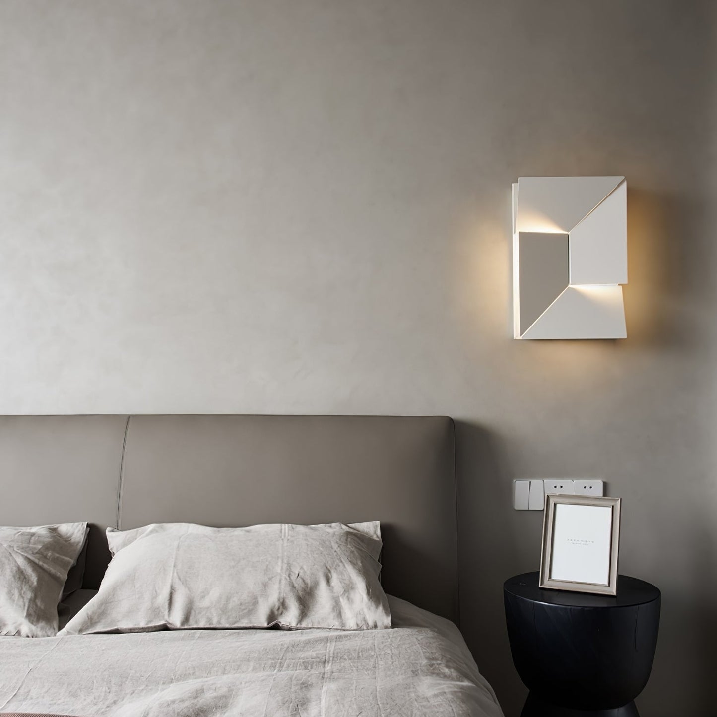 Shadows Grand Plug-in Sconce LED Wall Light - White Metal