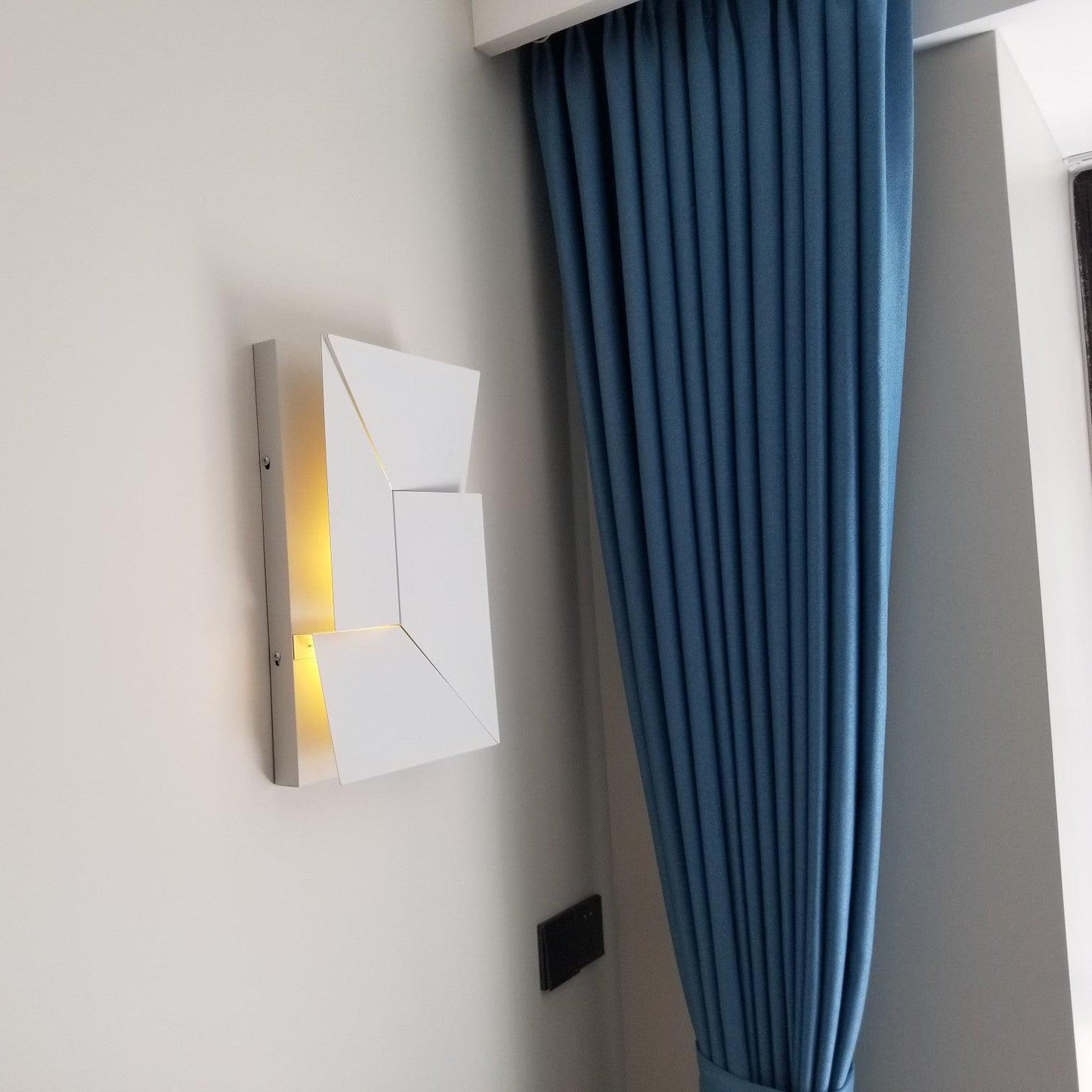 Shadows Grand Plug-in Sconce LED Wall Light - White Metal