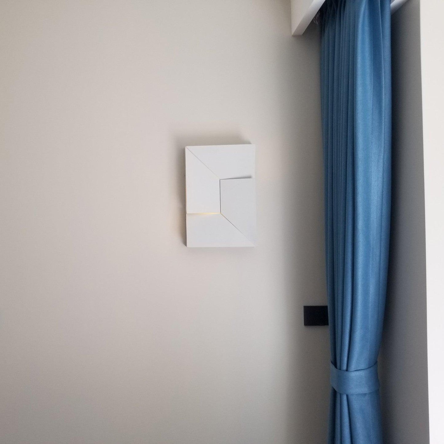 Shadows Grand Plug-in Sconce LED Wall Light - White Metal