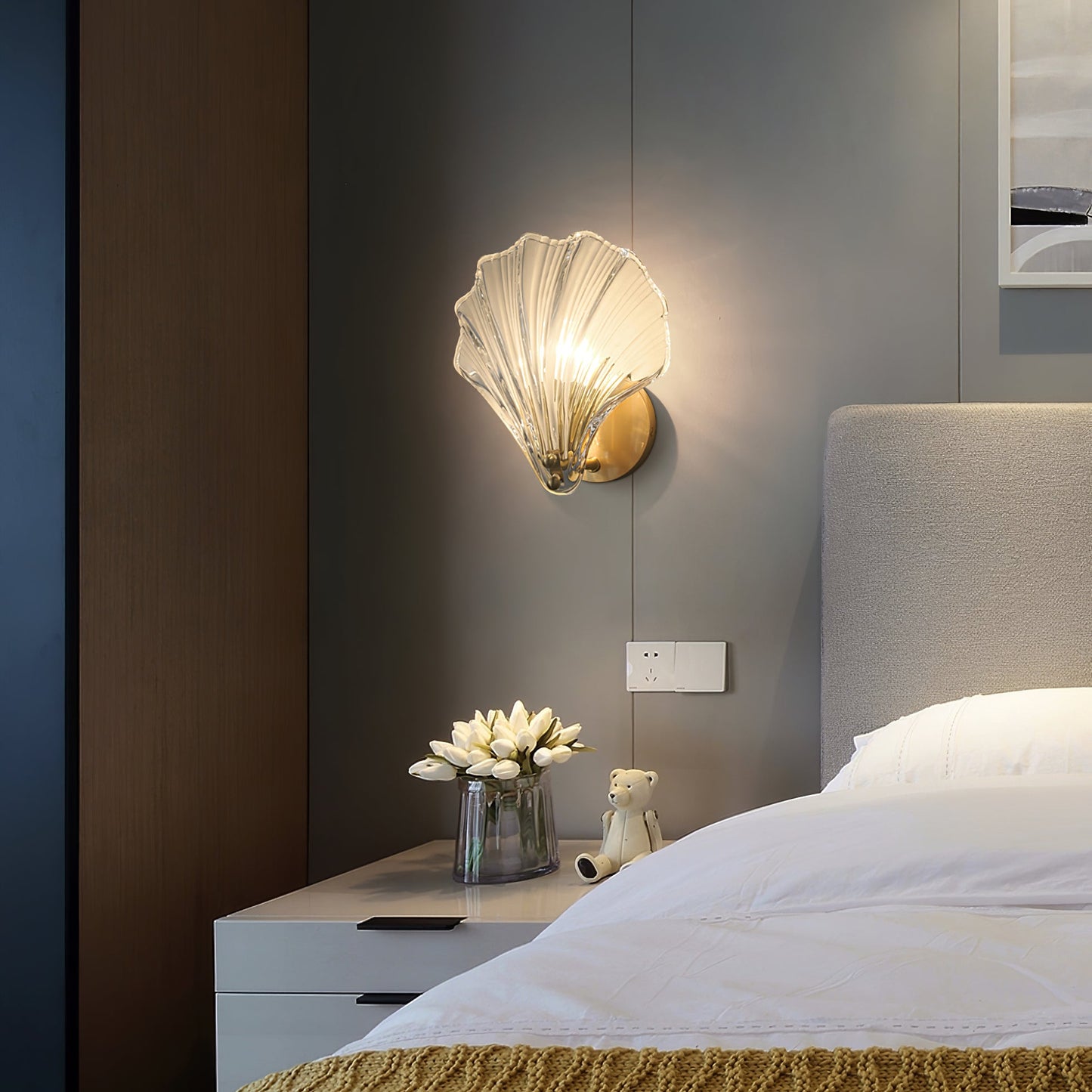 Shell Wall Light Set of 2 with Brass Finish and LED