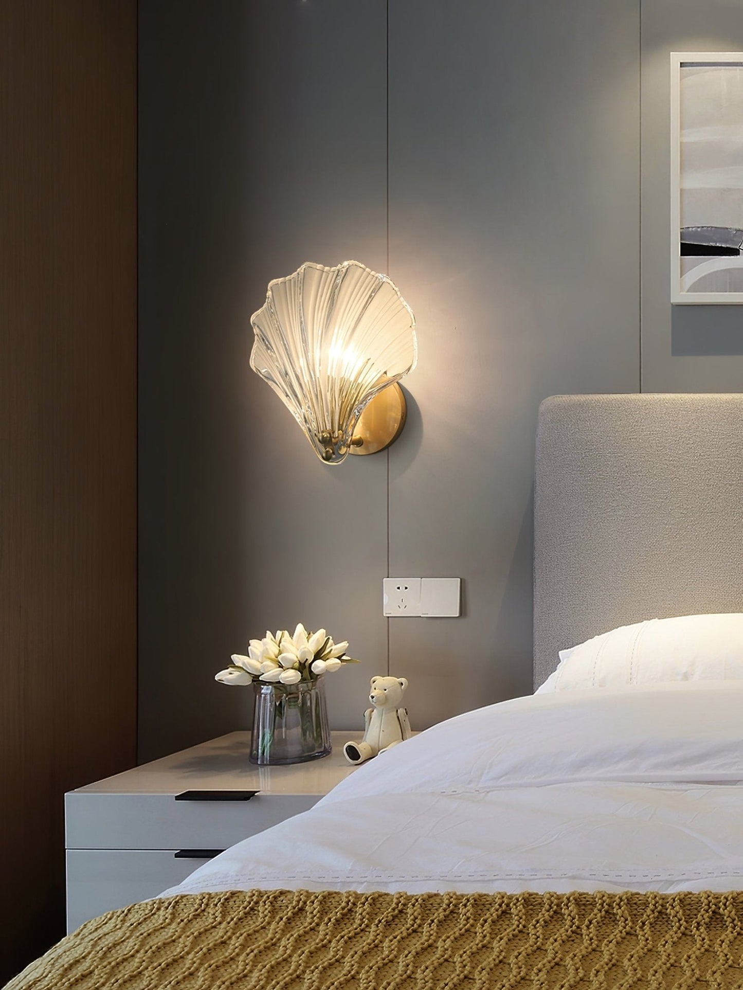 Shell Wall Light Set of 2 with Brass Finish and LED