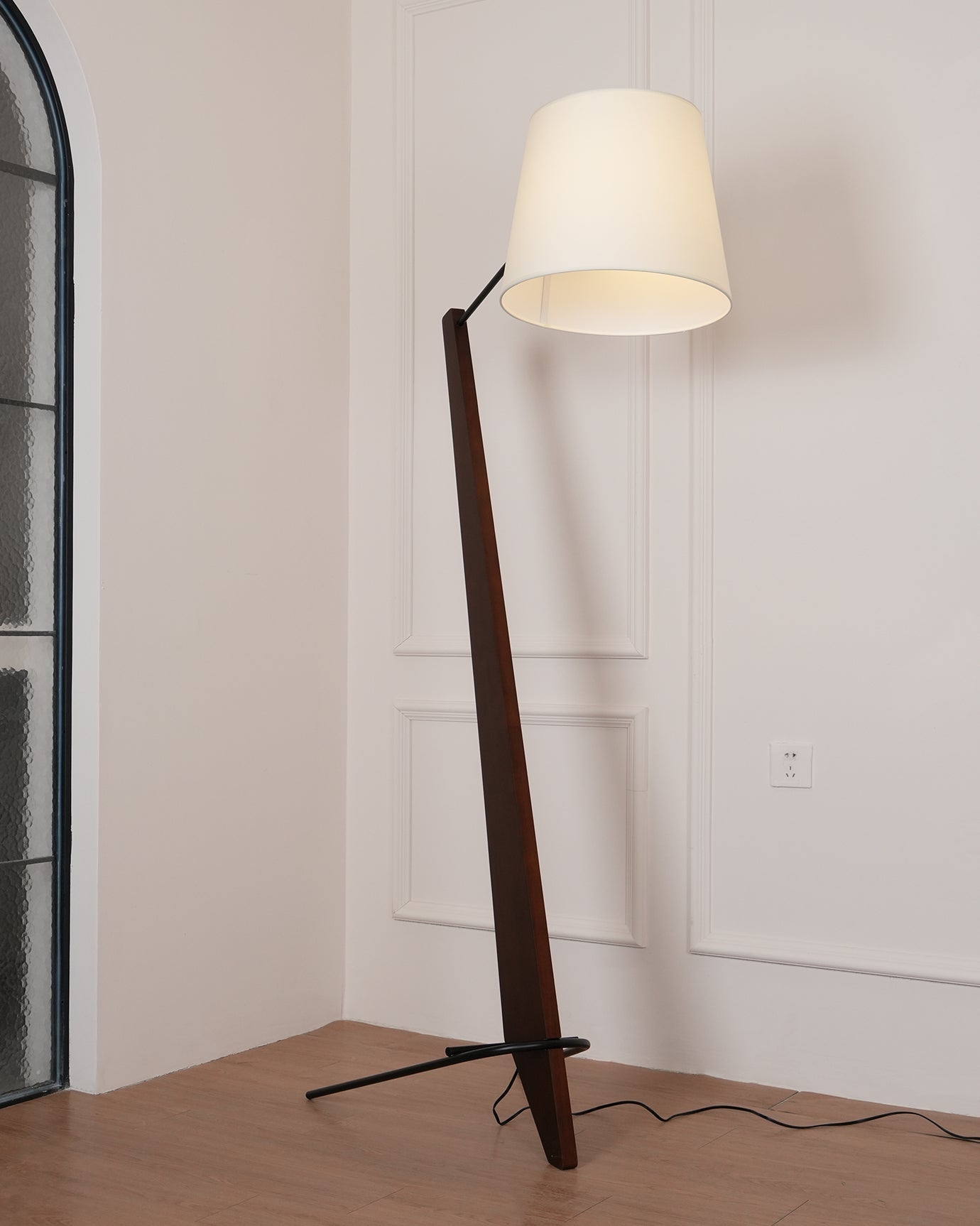 Silva Giant Floor Lamp - LED Indoor Lighting, Elegant Design