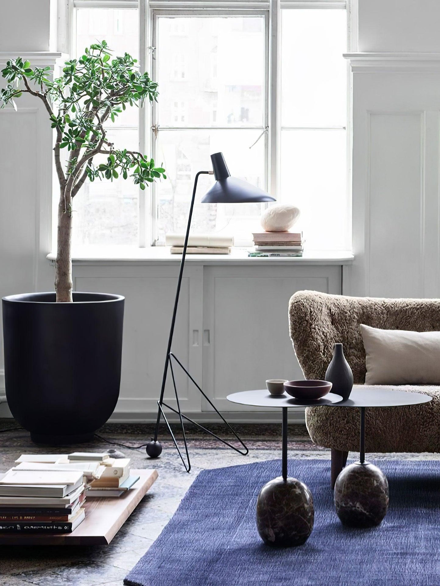Svelte Noir Floor Lamp - Adjustable LED Lighting, Black Metal