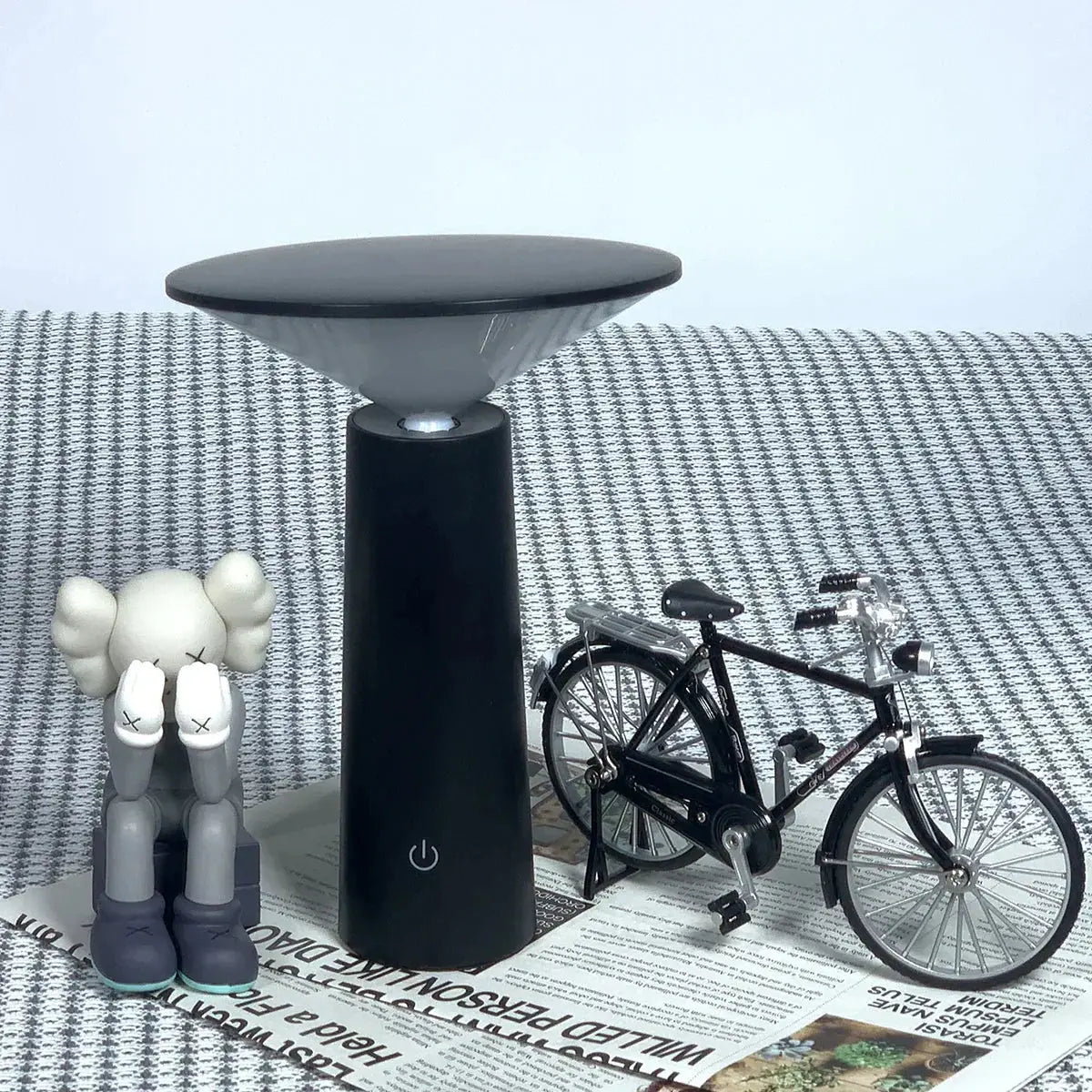 Wireless Table Lamp - Modern Design, Flexible Placement, Warm Light