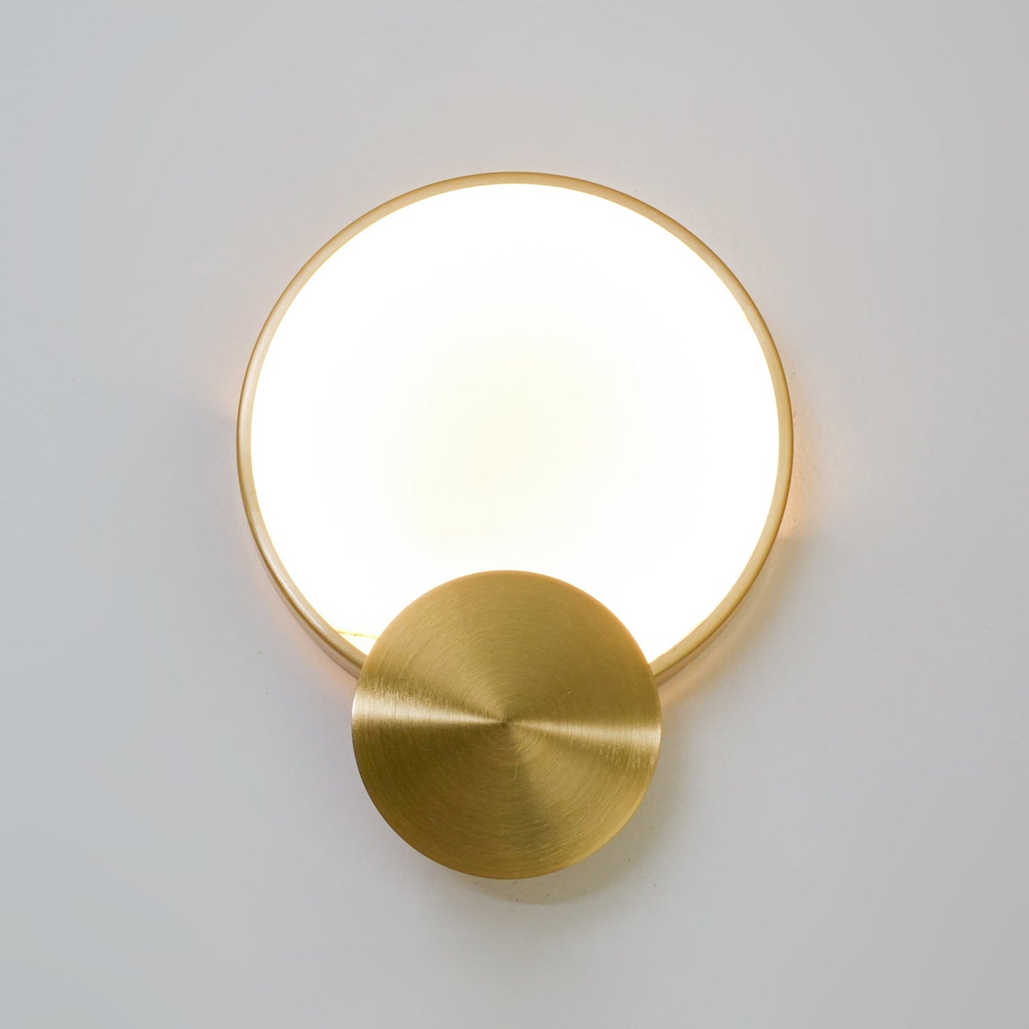 Terra Svet Wall Lamp - Modern Gold Alabaster LED Light