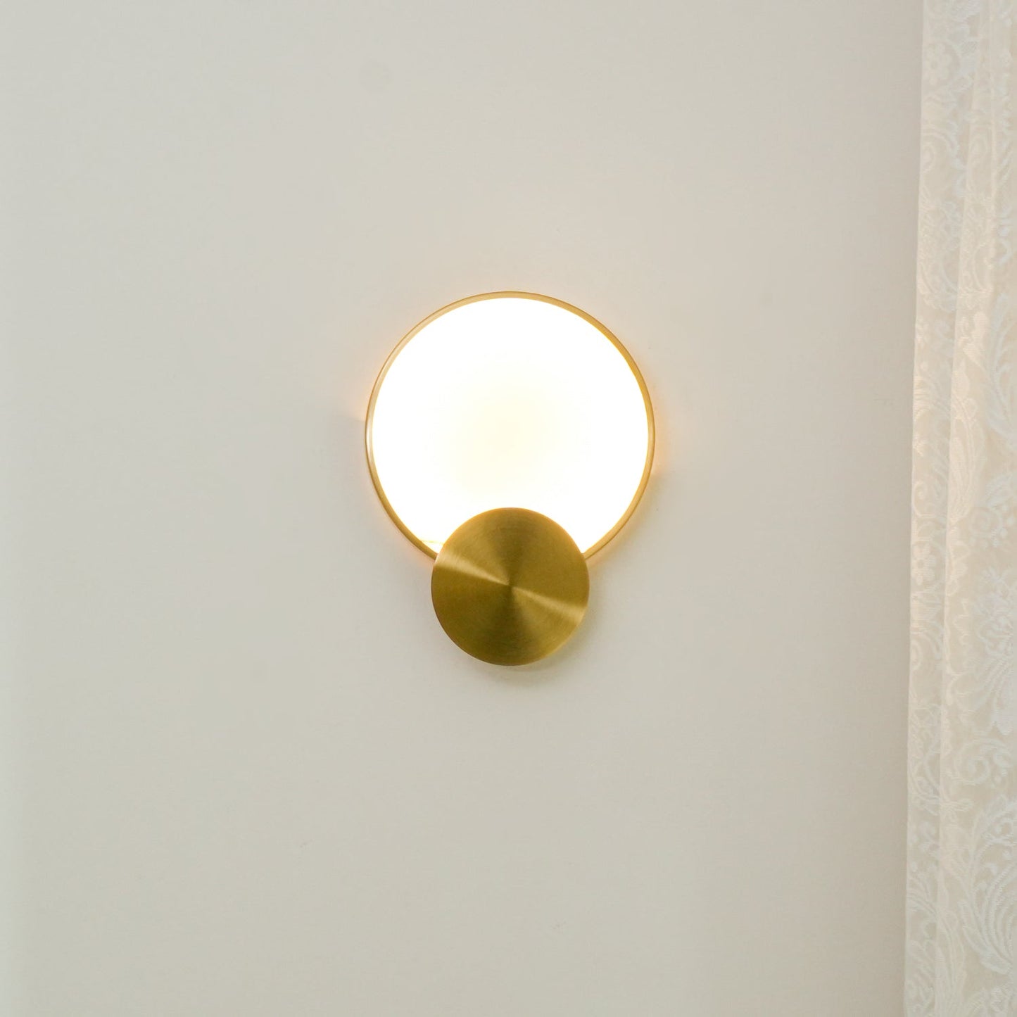 Terra Svet Wall Lamp - Modern Gold Alabaster LED Light