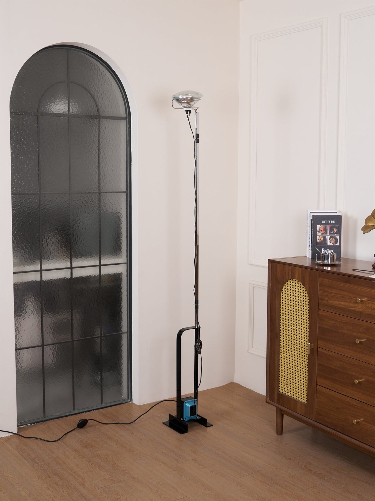 Toio Floor Lamp with Adjustable Height and Dimmable LED