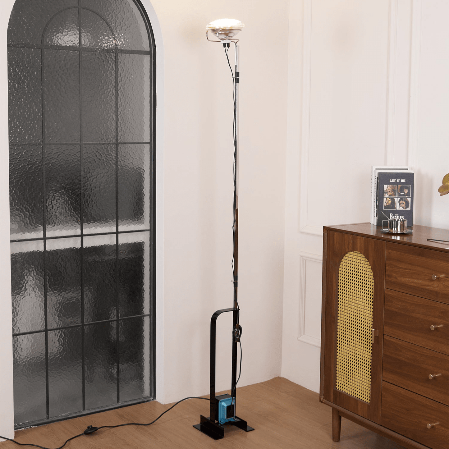 Toio Floor Lamp with Adjustable Height and Dimmable LED