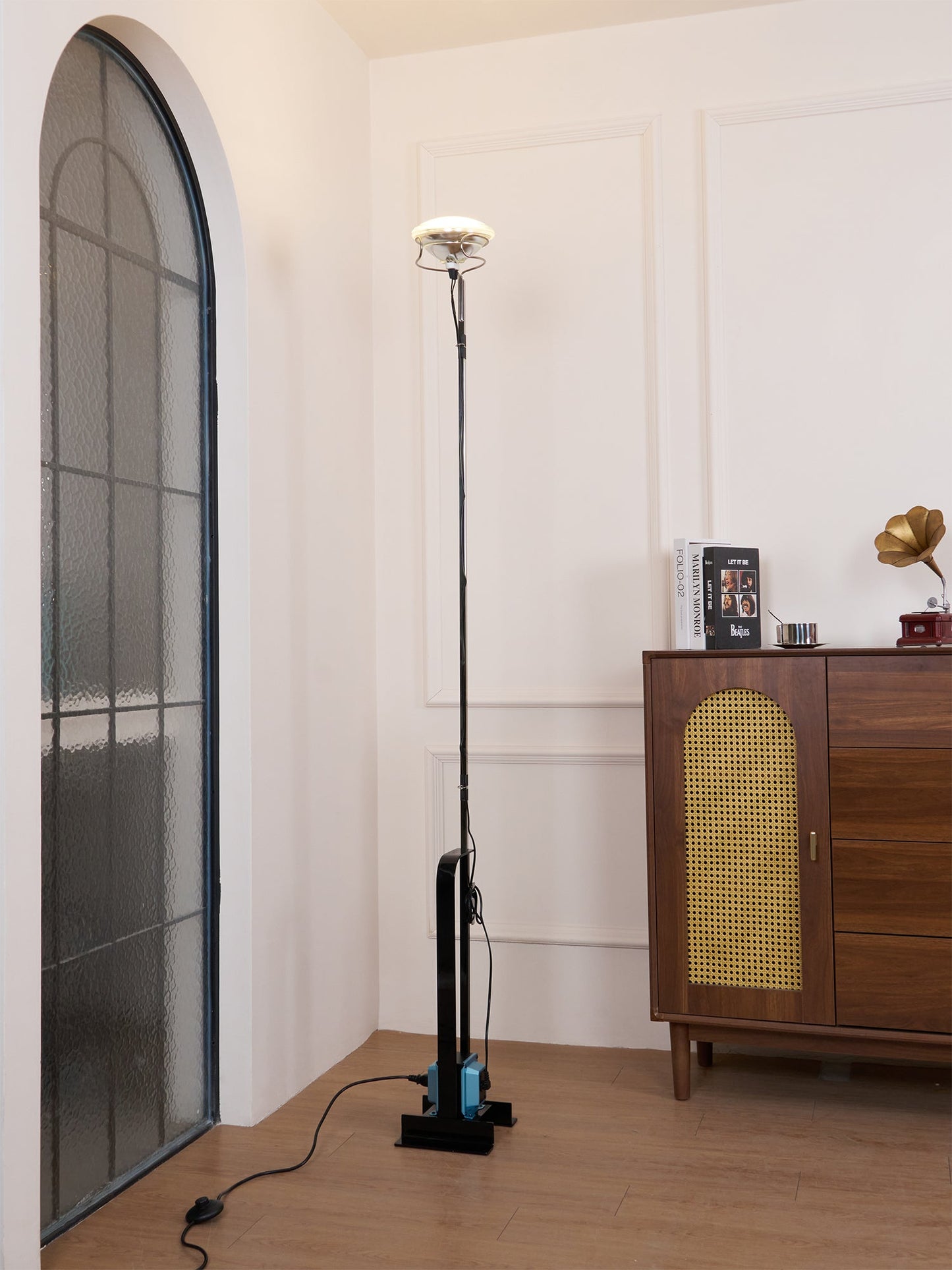 Toio Floor Lamp with Adjustable Height and Dimmable LED