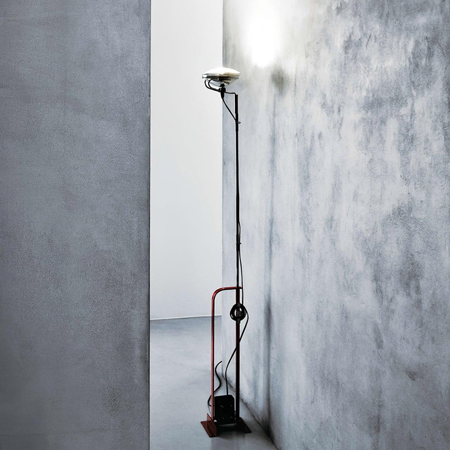 Toio Floor Lamp with Adjustable Height and Dimmable LED
