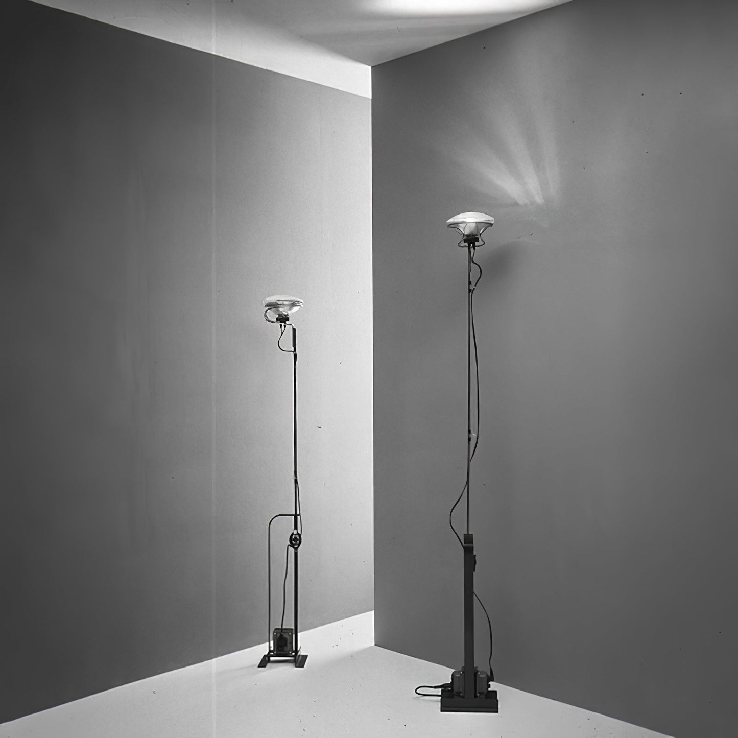 Toio Floor Lamp with Adjustable Height and Dimmable LED