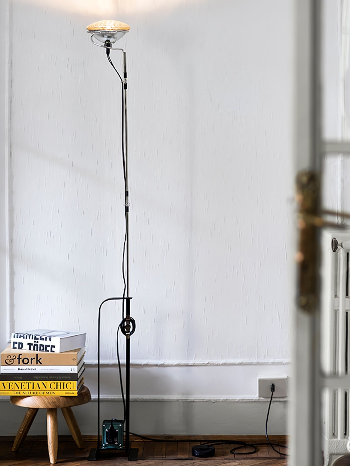 Toio Floor Lamp with Adjustable Height and Dimmable LED