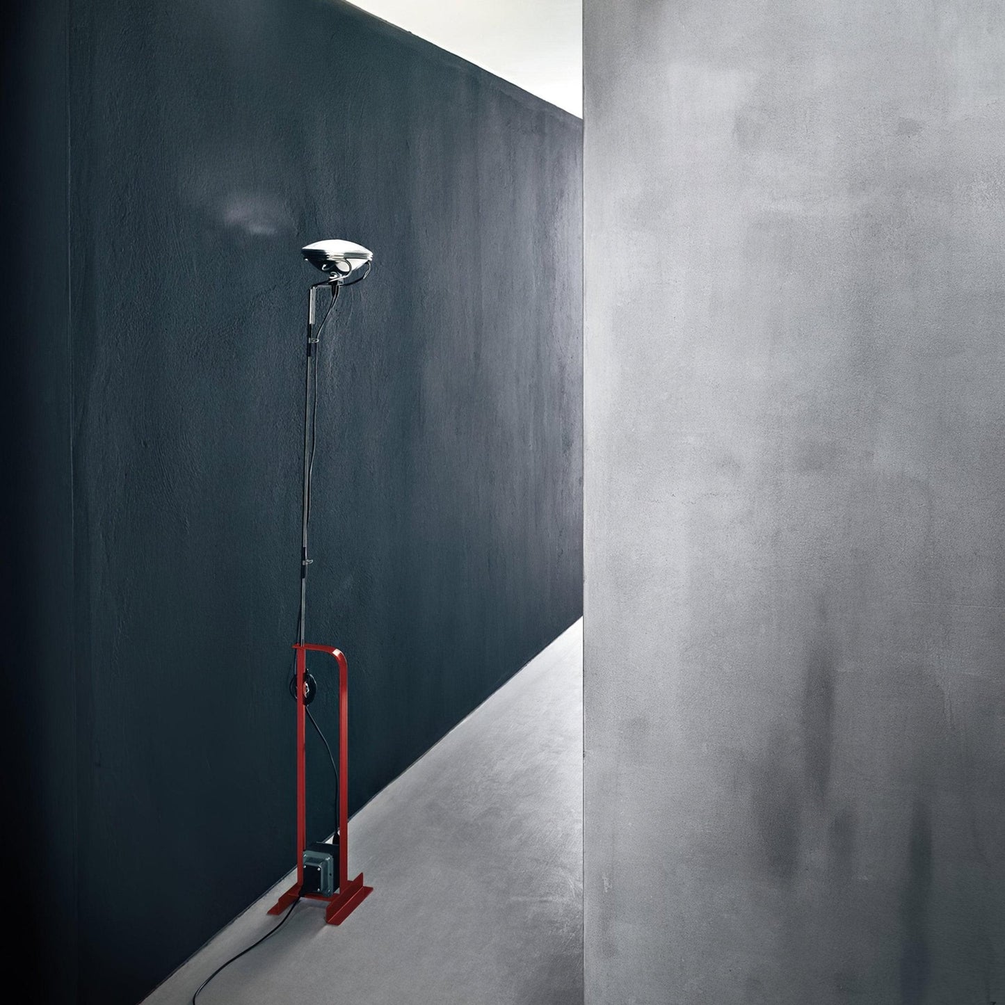 Toio Floor Lamp with Adjustable Height and Dimmable LED