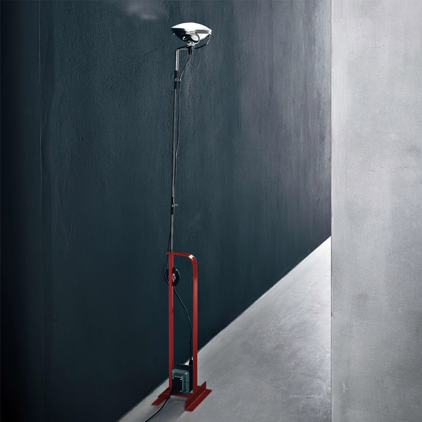 Toio Floor Lamp with Adjustable Height and Dimmable LED