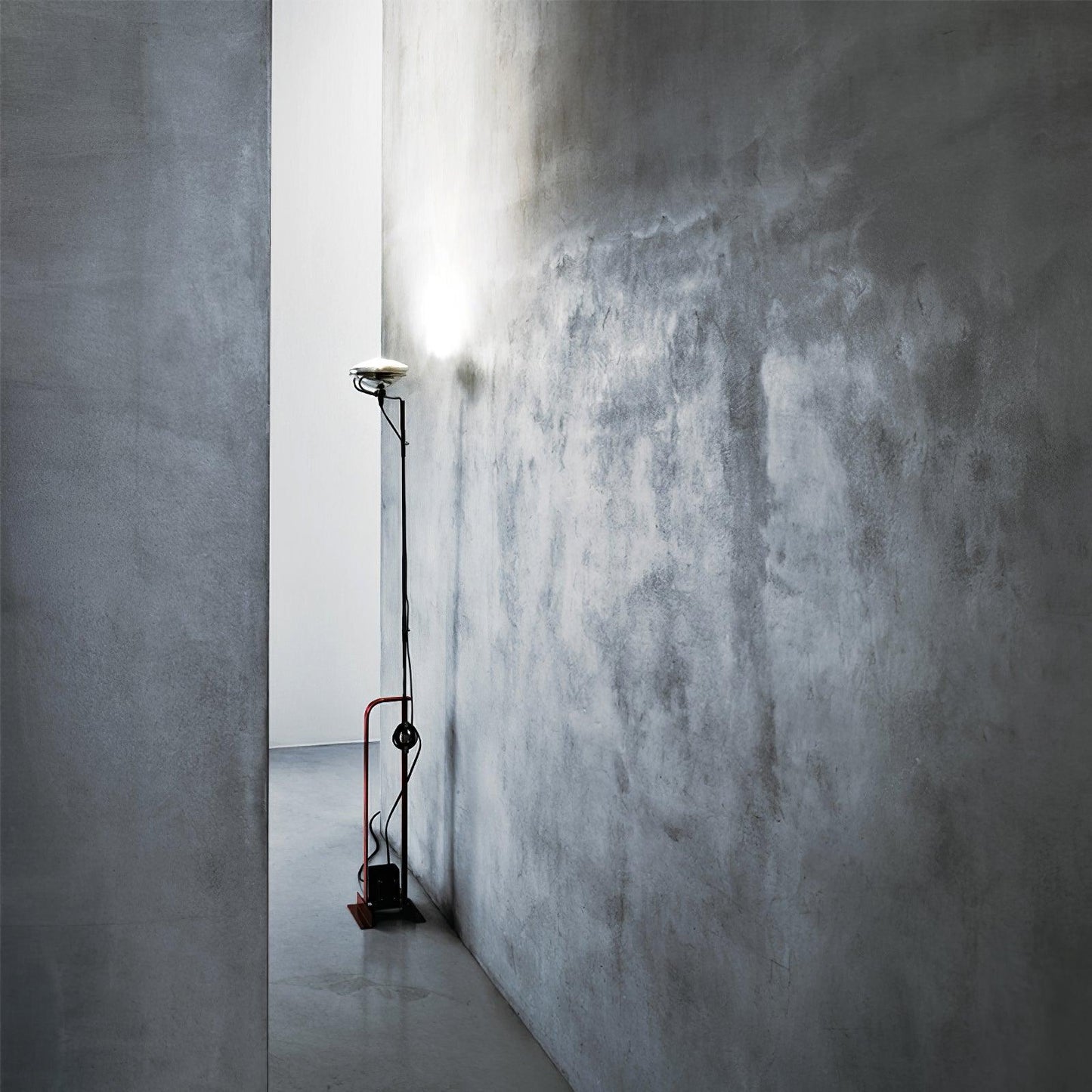 Toio Floor Lamp with Adjustable Height and Dimmable LED