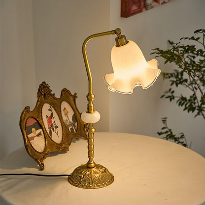 Vintage Brass Tulip Table Lamp – Elegant Accent Lighting