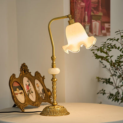 Vintage Brass Tulip Table Lamp – Elegant Accent Lighting