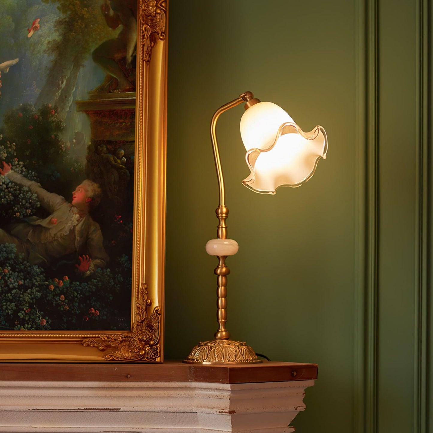 Vintage Brass Tulip Table Lamp – Elegant Accent Lighting