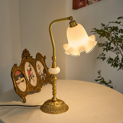 Vintage Brass Tulip Table Lamp – Elegant Accent Lighting