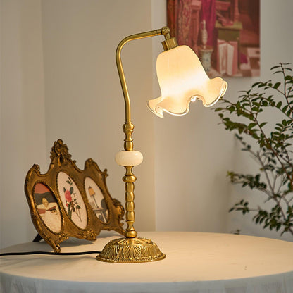 Vintage Brass Tulip Table Lamp – Elegant Accent Lighting