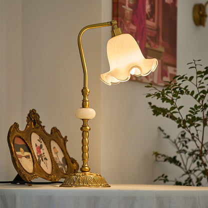 Vintage Brass Tulip Table Lamp – Elegant Accent Lighting