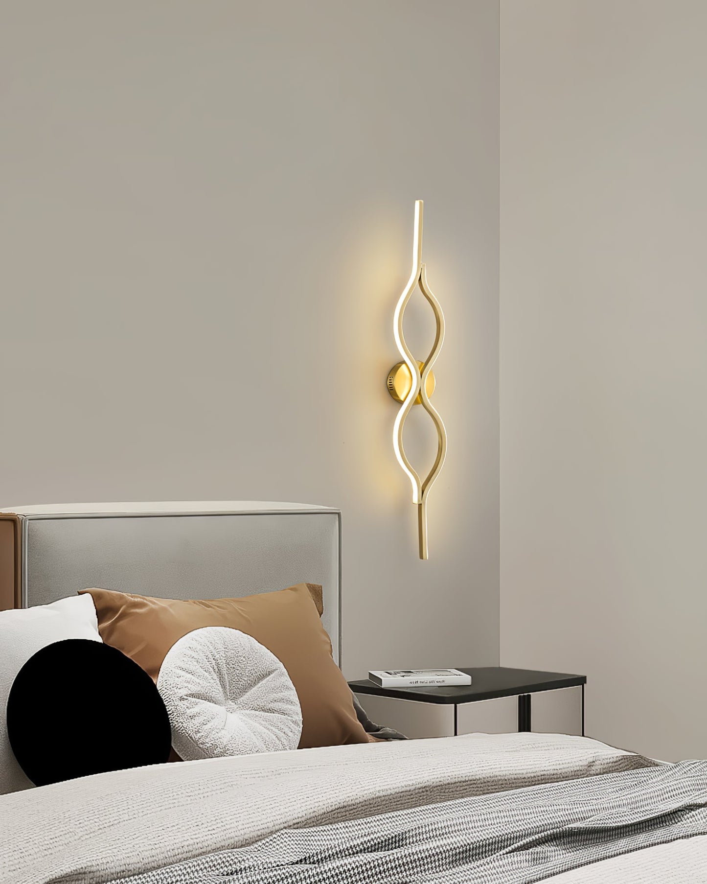 Twist Brass Wall Light - Modern LED Indoor Lighting