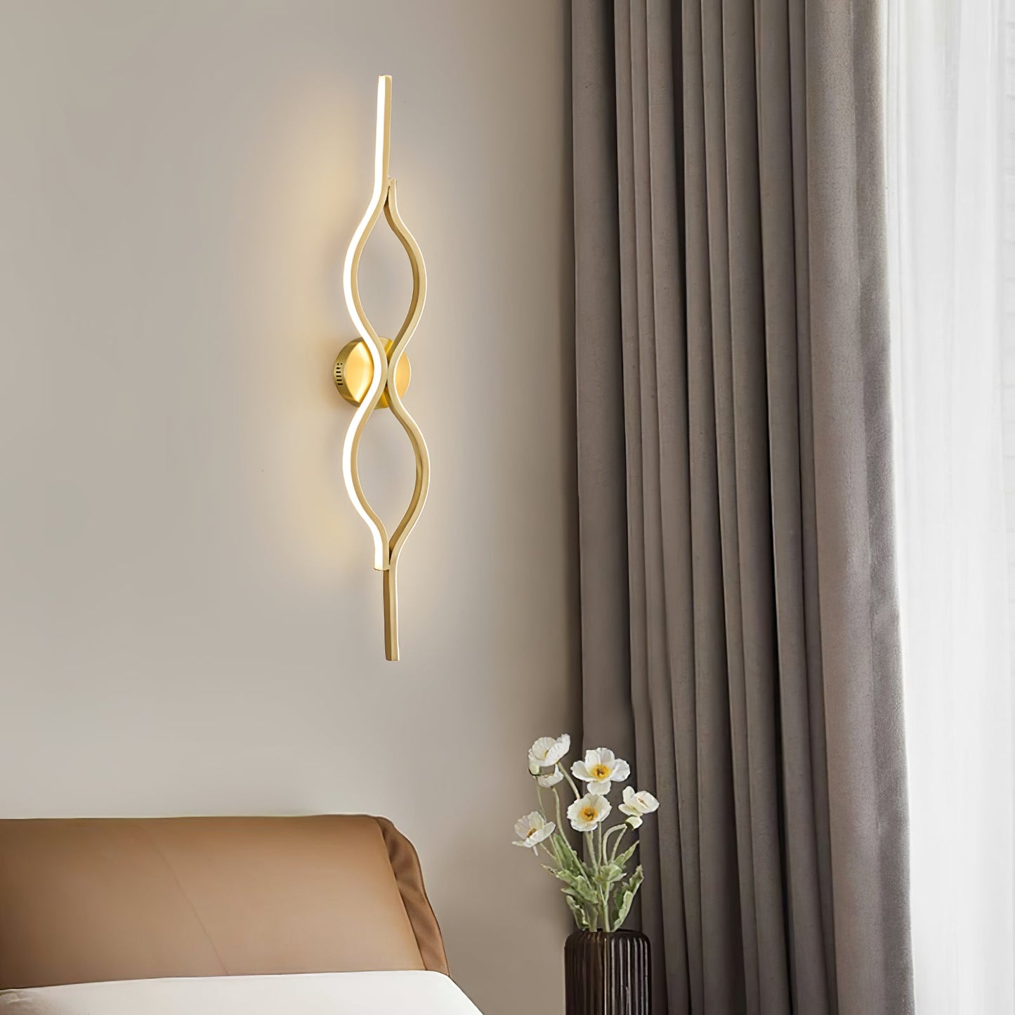 Twist Brass Wall Light - Modern LED Indoor Lighting