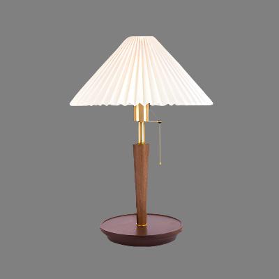 Classic Pleated Wood Table Lamp – Timeless Elegance with Modern Lighting