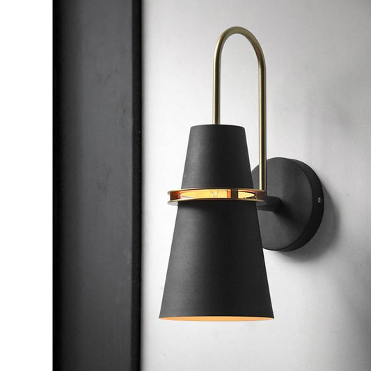 Gilbert – Modern Wall Lamp with Sleek Matte Finish