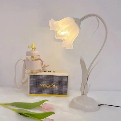 Vintage Adjustable Flower Table Lamp - Timeless Elegance with Functional Design