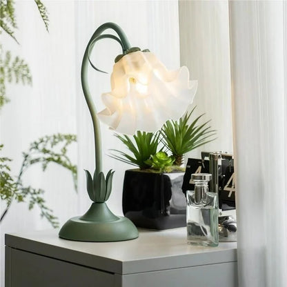 Vintage Adjustable Flower Table Lamp - Timeless Elegance with Functional Design