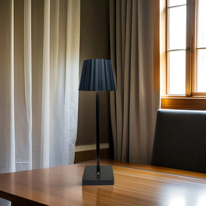 Luxe Scandinavian Wireless Table Lamp Arlo – Elegant LED Lighting with USB Charging